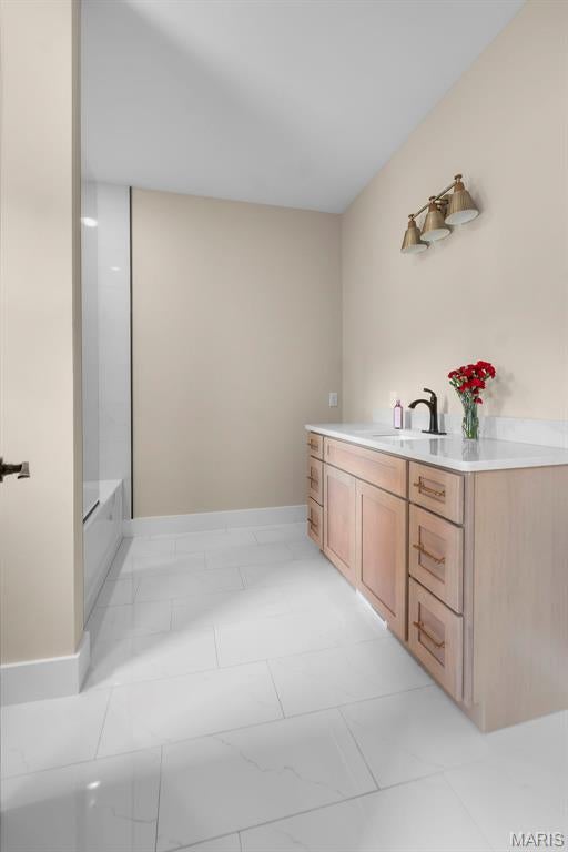 Windwood Lake Estate - Residential