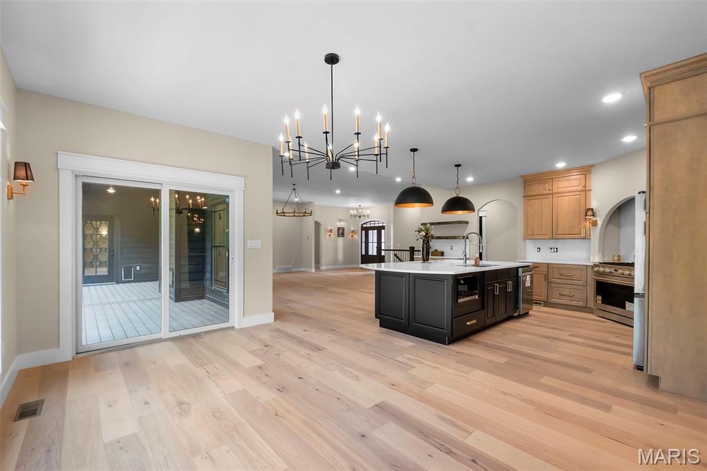 Windwood Lake Estate - Residential