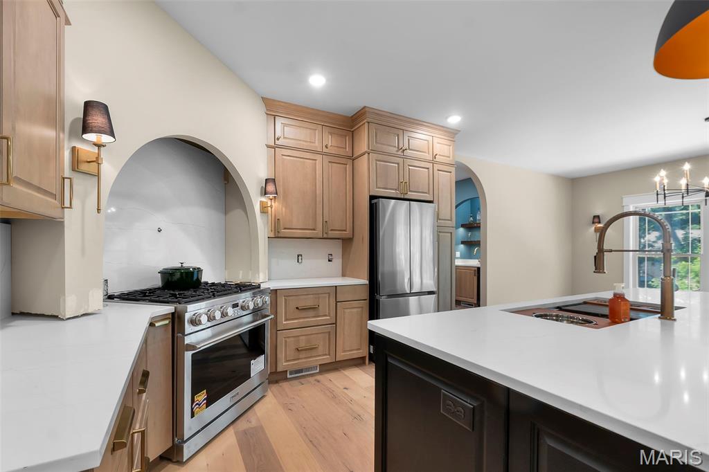 Windwood Lake Estate - Residential