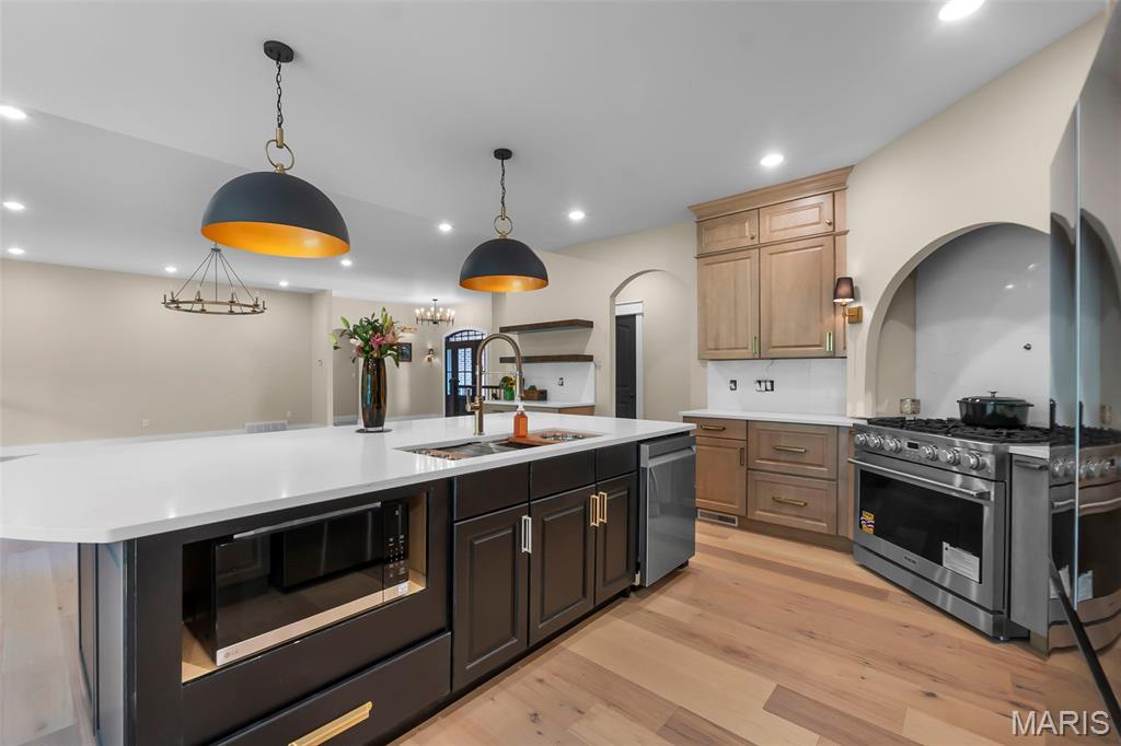 Windwood Lake Estate - Residential
