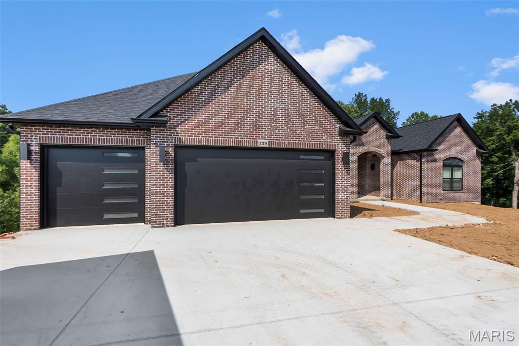 Windwood Lake Estate - Residential