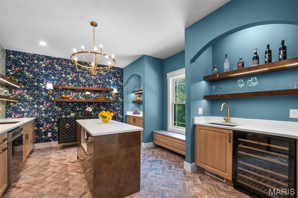 Windwood Lake Estate - Residential