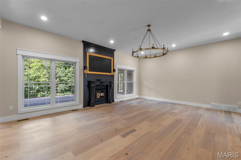 Windwood Lake Estate - Residential