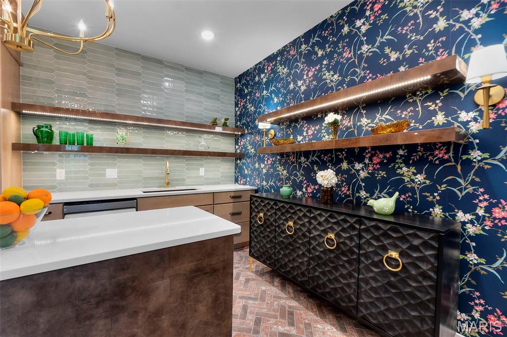 Windwood Lake Estate - Residential