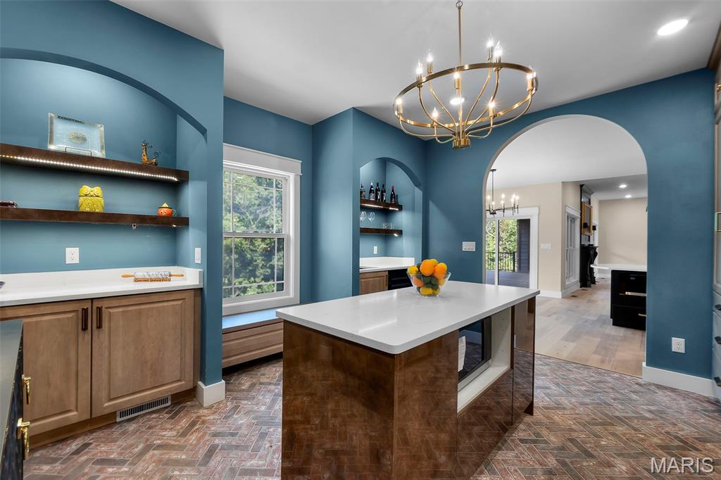 Windwood Lake Estate - Residential