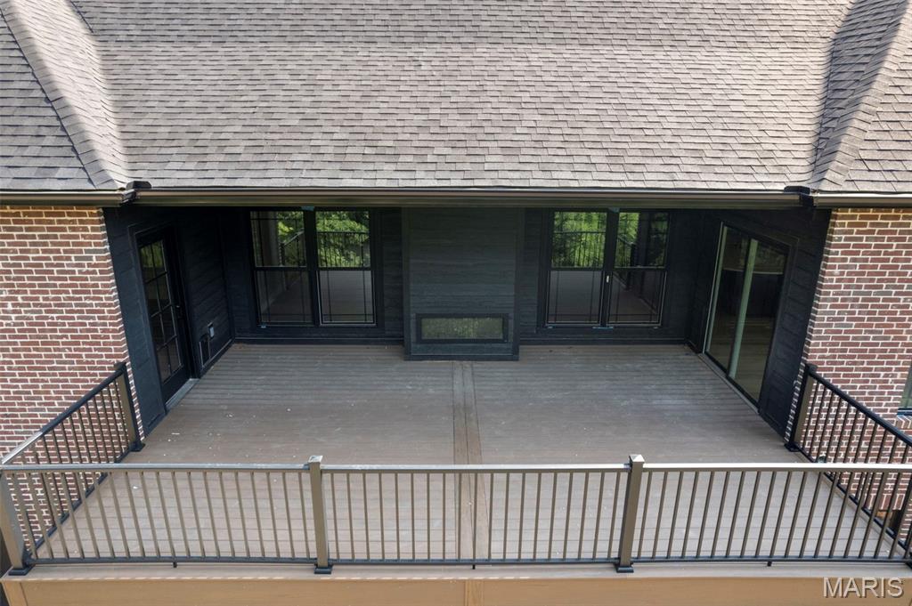 Windwood Lake Estate - Residential