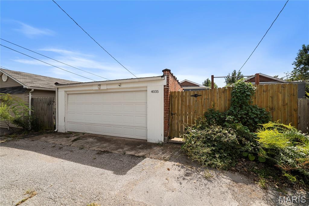 Russell Place - Residential