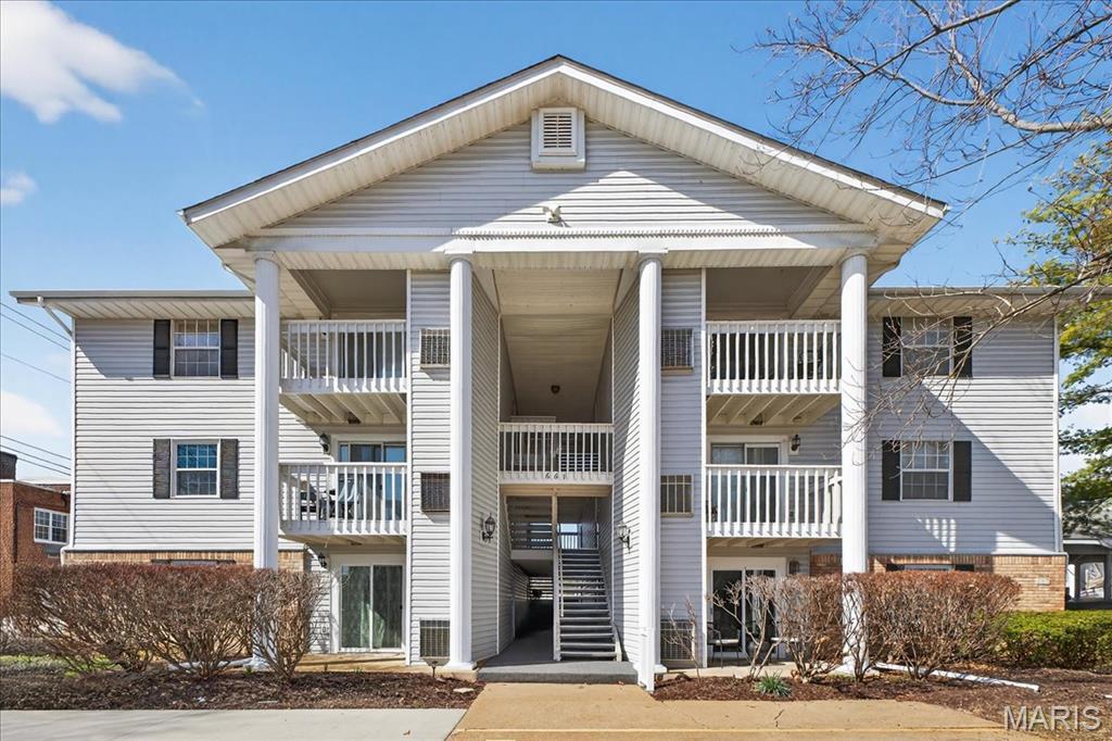 Enjoy easy, low-maintenance living in this step-free, one-level condo featuring 2 bedrooms and 2 baths. Freshly painted with new carpeting, this comfortable home also offers a private patio for relaxing outdoors. The seller is offering a $10,000 buyer credit toward a new kitchen, allowing you to update it to your own style. Pet owners will appreciate the fenced dog run, with assigned and guest parking plus a private storage unit add everyday convenience. Ideally located just minutes from Downtown Kirkwood with its popular restaurants, shopping, Farmer's Market, library, and YMCA as well as the Magic House. Convenient access to Highways 44 and 270 makes getting around St. Louis a breeze. A wonderful opportunity to enjoy convenient, carefree living in Kirkwood.