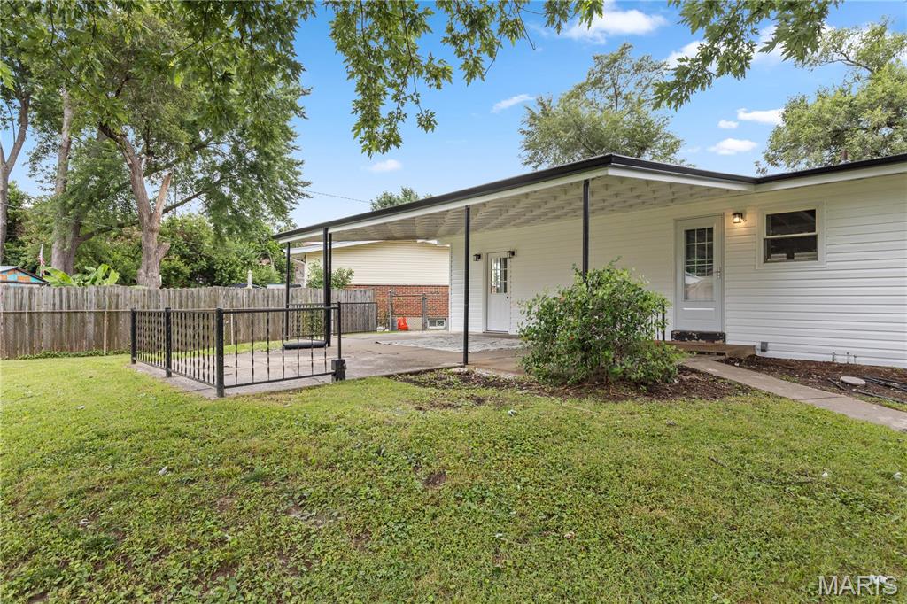 Thunderbird Manor 3 - Residential