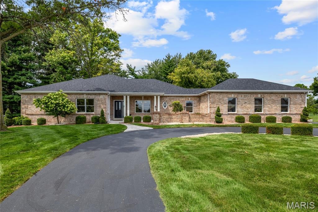 This exceptional brick great room ranch in prestigious Whitmoor Country Club features well-proportioned rooms with distinctive design elements & updates throughout. Impressive front porch entrance with leaded glass door leads to gracious foyer, private study, formal dining room and stunning great room with wet bar & floor-to-ceiling brick fireplace flanked by full-height windows that offer perfect views of the 4th hole on the North course. The custom-designed kitchen features 42” oak cabinetry, granite countertops, premium stainless steel appliances & 7’ center island. The adjoining breakfast room with a convenient planning center opens to a light-filled sun porch providing a relaxing retreat. The coffered primary bedroom suite with wide bay window, spacious walk-in closet & vaulted bath with jetted tub plus 2 generous-sized additional bedrooms and hall full bath complete the main floor living quarters. Broad atrium staircase accesses Lower Level entertainment space with expansive recreation room, gathering bar, office with built-in work center & full bath. Situated on a premium cul-de-sac lot with parklike backyard with mature trees & patio. Enjoy a sought-after golf community lifestyle with access to clubhouse, pool, tennis courts, fitness center and a 36-hole championship golf course just a short walk or cart ride away