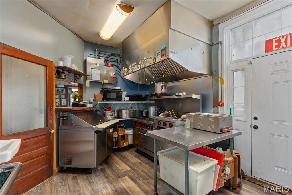 Penitentiary/Alton - Commercial Sale