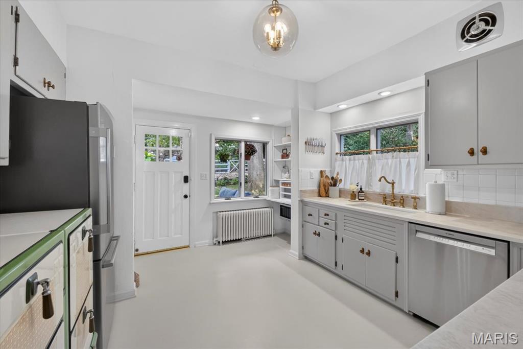 Thompson Amd - Residential