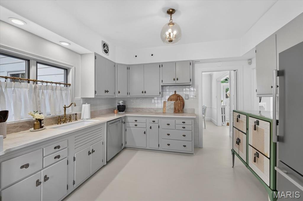 Thompson Amd - Residential