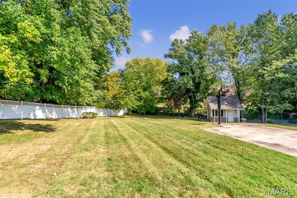 Elmwood Manor #7 - Residential