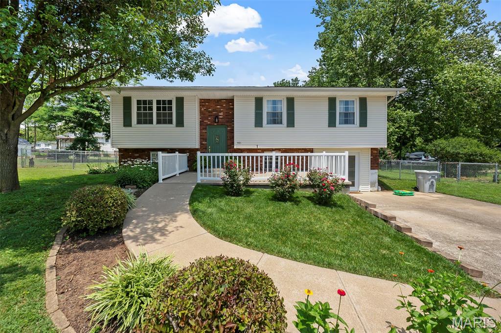 Here's one worth stopping for — 501 Louise St in Farmington, Missouri. It's a 4-bedroom, 1.5-bath split-level with approximately 1,938 finished square feet, and the layout gives you two full levels of real living space — not just a bonus room tacked on downstairs.
The kitchen's been updated with granite countertops and stainless steel appliances, and it opens right into the dining room — which leads out to a private deck. Coffee out there in the morning, unwinding out there in the evening. Either way, it's a good spot.
On the upper level, you also have 3 bedrooms, a full bath, and a living room. The lower level has bedroom number 4, a half bath, and a big family room that can flex into whatever you need — media room, office, second hangout space, you name it.
Outside, you can see the owners took care of this place. The landscaping in the front and back is well-tended, the backyard is large and fully fenced — plenty of room to garden, entertain, or just have space — and there's a shed out back for all your yard equipment.
If you're house hunting in Farmington, MO and want a functional layout with great space, 501 Louise St is worth a look!