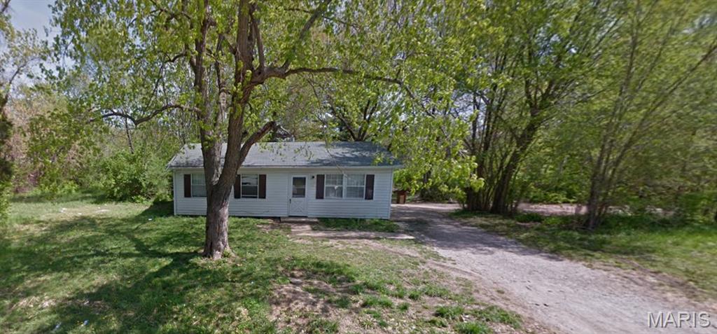 Solid 2-bedroom, 2-bath home featuring durable vinyl siding and located on a very quiet street with minimal traffic. This property presents a strong opportunity for investors or buyers looking for their next project. The property is being offered as a cash sale only, with no contingencies accepted, and is sold strictly as-is, where-is. No interior showings will be permitted, no additional interior photos are available, and interior access for inspections will not be granted. No survey or keys will be provided. All listing information is deemed reliable but not guaranteed, and buyers are responsible for completing their own due diligence prior to submitting an offer. Buyers must independently verify all property details, including but not limited to the number of bedrooms and bathrooms, square footage, room sizes, lot dimensions, and any other relevant information. Photos and marketing remarks are provided for reference purposes only. By submitting an offer, the buyer acknowledges they have independently investigated the property and are making their purchase decision based solely on their own findings. Buyer or buyer's agent to verify all MLS info.