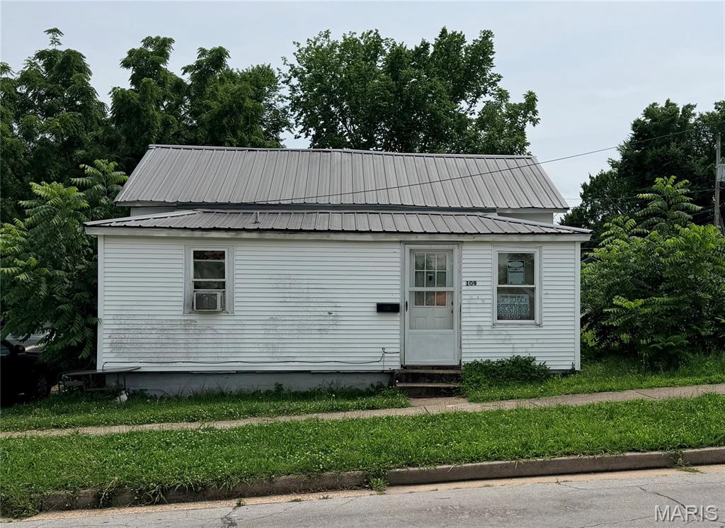 Opportunity awaits with this charming 3-bedroom (1 non conforming), 2 bath home situated on a corner lot in a convenient downtown location.  Just minutes from Mo S&T, local schools, parks, shopping, and dining.   This home offers both convenience and potential.  Inside, you will find a functional floor plan, and opportunity to add your own final touches and build instant equity.  Whether you are looking for your next home, an investment opportunity, or housing close to campus, this property is full of possibilities.  Don't miss your opportunity to own an affordable home in a highly desirable location!