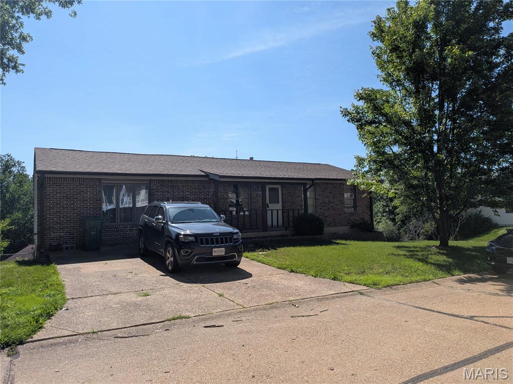 Beautiful home on a corner lot available for a new family. This home features a galley kitchen with lots of counters and cabinets. The family room hosts a dining area and a sit in box bay windows. The living room is somewhat open to the family room. The full walkout basement offers room to expand the way you want. Seller is selling as is please.