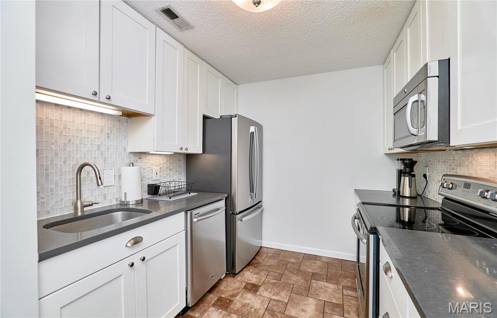 Brentwood Forest Condo Ph Eight - Residential