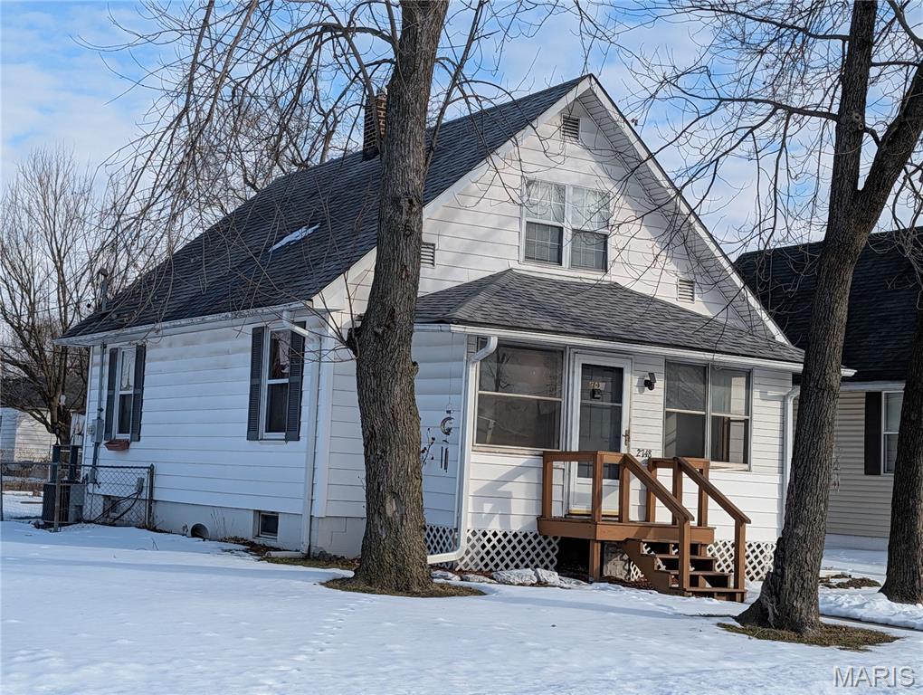 Thinking about downsizing? Looking for a great starter home or a great investment property? If so this home is it, Large enclosed front porch and huge fenced backyard. Home sets on a double lot and has a lot to offer. Buyer and buyers agent to verify all information. Call your favorite broker today for a showing.