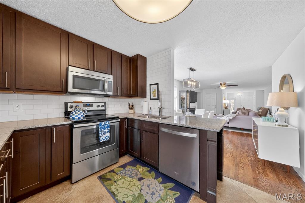 Brentwood Forest Condo Ph Eight - Residential