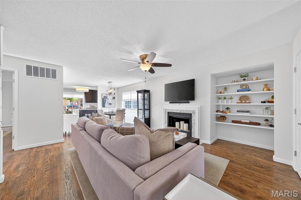Brentwood Forest Condo Ph Eight - Residential