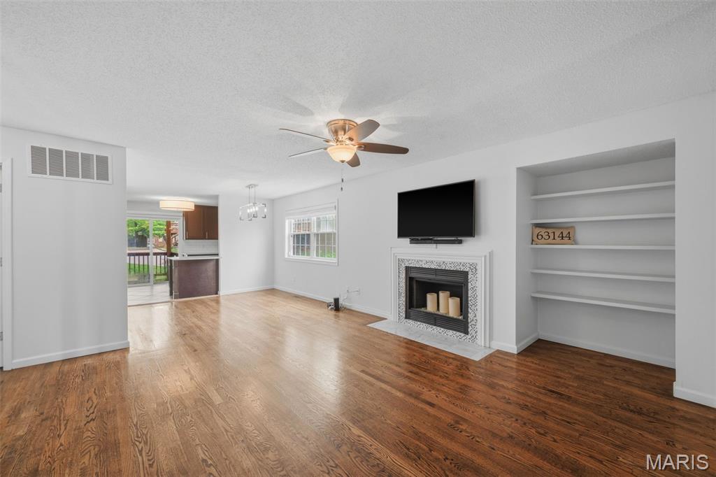 Brentwood Forest Condo Ph Eight - Residential
