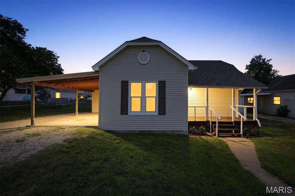 Are you looking for a charming 3 bedroom 1 bath home in Desloge MO? Here is your chance to get moved in before the school year starts featuring 3 bedrooms all on one level with new carpeting and an attached carport that could be closed off to have an attached garage keeping your ride out of the weather. Schedule your showings while you can.