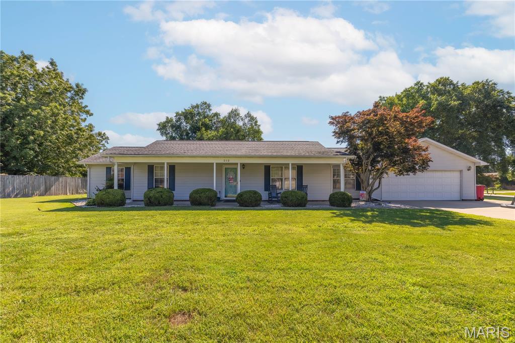 Welcome to 212 Foust Drive in Sikeston! This charming ranch-style home offers 3 bedrooms, 2 bathrooms, and a layout designed for comfortable everyday living. Situated in a family-friendly neighborhood, you’ll love the inviting atmosphere and convenient location.
Inside, you’ll find spacious living areas, comfortable bedrooms, and plenty of room to make yourself at home. Step outside to enjoy the fenced backyard—perfect for kids, pets, entertaining, or simply relaxing after a long day.
Whether you’re a first-time buyer, growing family, or looking to downsize without sacrificing space, 212 Foust Drive is ready to welcome you home. Schedule your showing today!