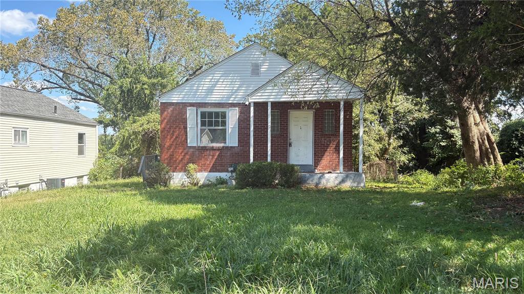 2-Bedroom Home with Potential and Opportunity

Bring your vision to this 2-bedroom home offering a great opportunity for a homeowner, investor, or buyer looking to add value. The property features a functional layout and solid potential, with some updating and repairs needed to bring it to its full potential. With the right improvements, this home could be transformed into a comfortable residence or investment property. Conveniently located near local amenities, shopping, dining, and major roadways. Property is being offered as-is.