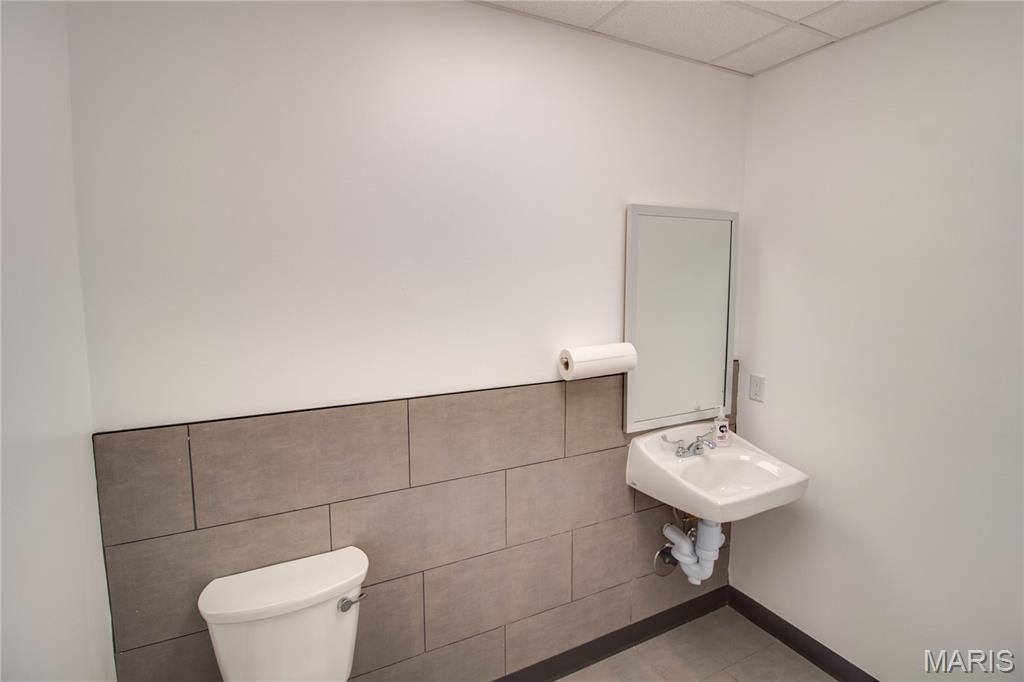 Not in a subdivision - Commercial Lease