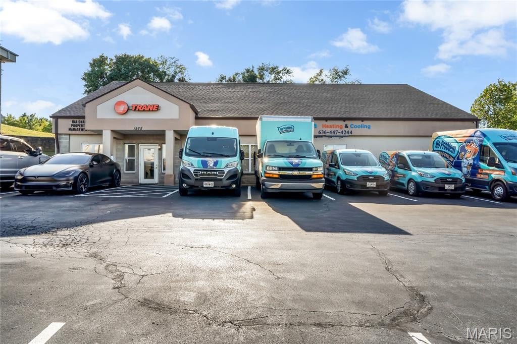 OPPORTUNITY KNOCKS to own this 3,950 sf free standing office warehouse industrial type property that is available FOR SALE NOW! There is attractive owner occupying financing is available to purchase this 3,950 sf of office with warehouse space and a loading dock. This building features a lobby/reception area, a private office, a bathroom and an large open area. 
This variable use building is priced for a quick sale in return for a buyer's flexible closing day in December of 2026; the Seller has purchased a nearby building to greatly expand their heating and cooling business.  This location offers high traffic counts in a great geographical area, good visibility and access on Kisker Rd. CALL NOW the Listing Agent for any questions and a private showing.