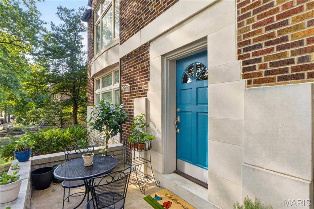 7507-7509 Cromwell Condo - Residential