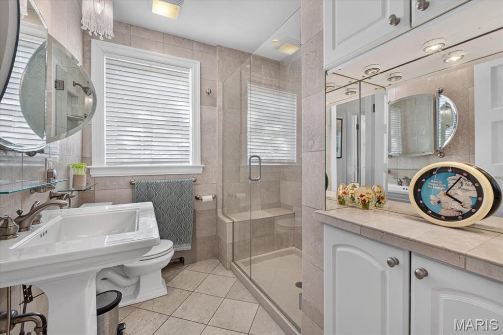 7507-7509 Cromwell Condo - Residential