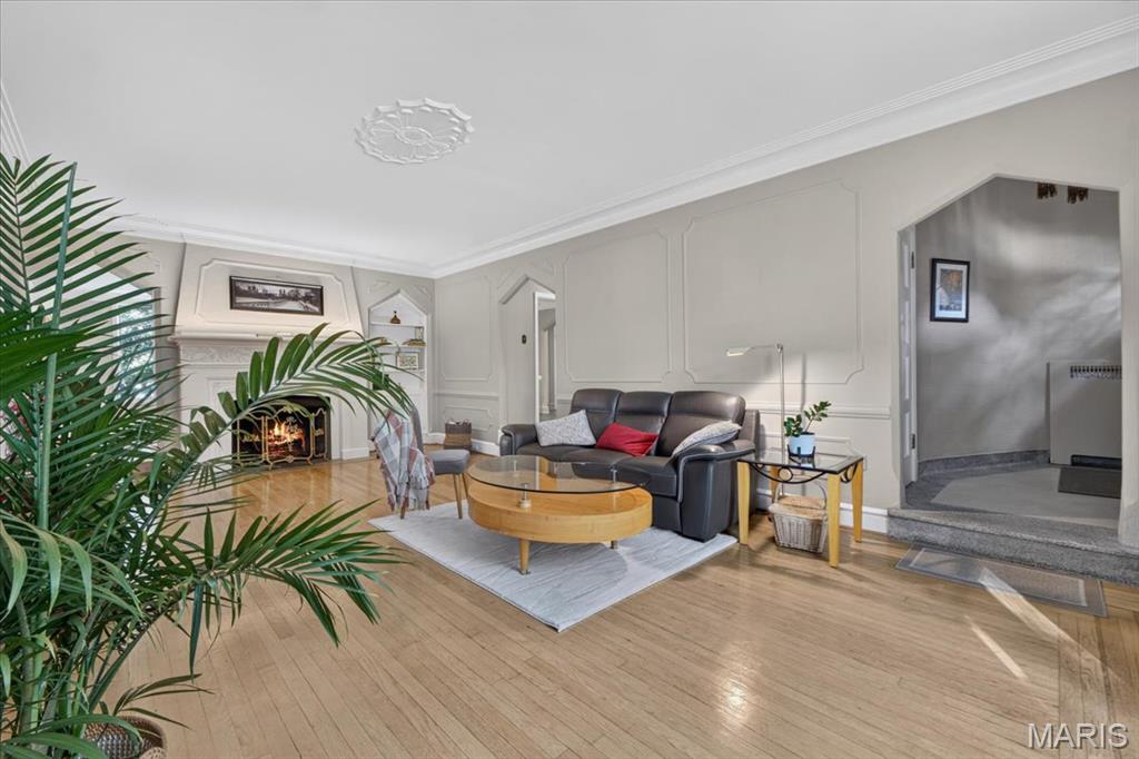 7507-7509 Cromwell Condo - Residential