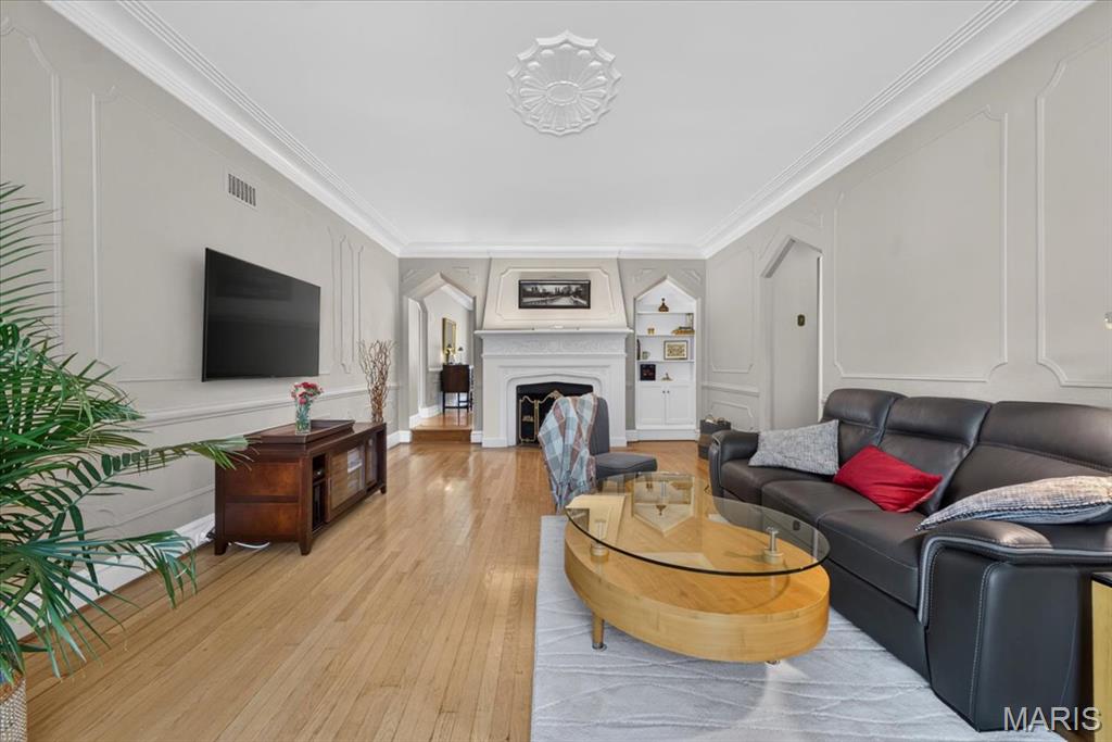 7507-7509 Cromwell Condo - Residential