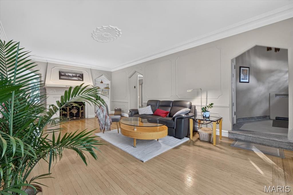 7507-7509 Cromwell Condo - Residential