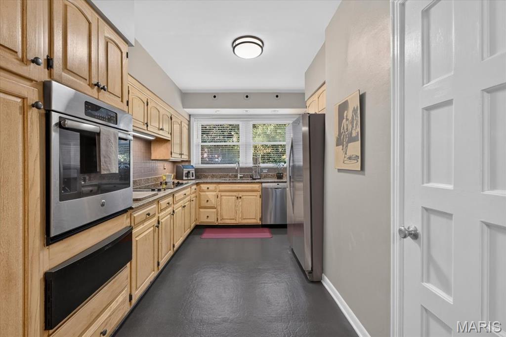 7507-7509 Cromwell Condo - Residential