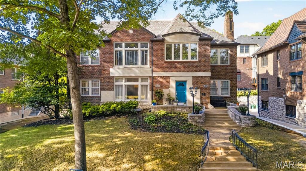 7507-7509 Cromwell Condo - Residential