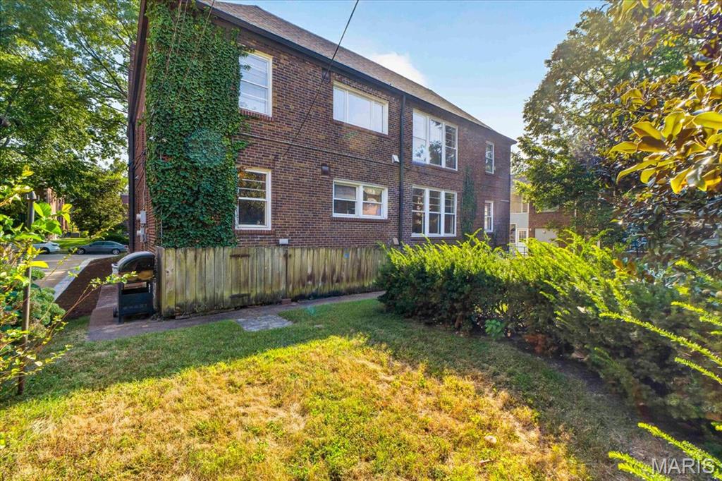 7507-7509 Cromwell Condo - Residential