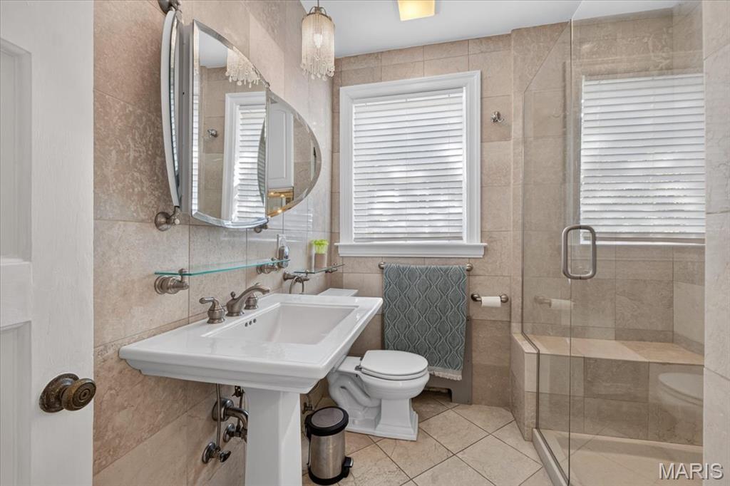7507-7509 Cromwell Condo - Residential