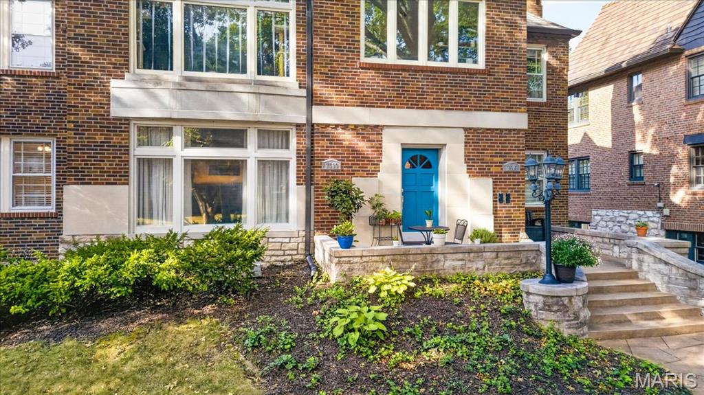 7507-7509 Cromwell Condo - Residential