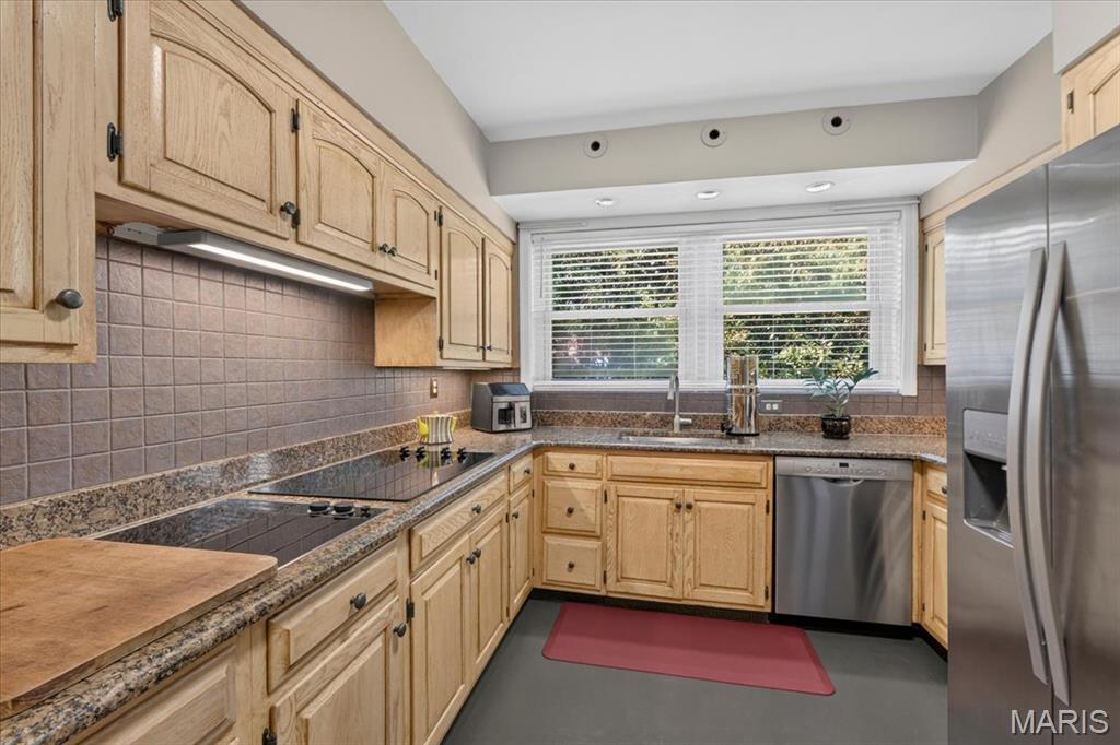 7507-7509 Cromwell Condo - Residential