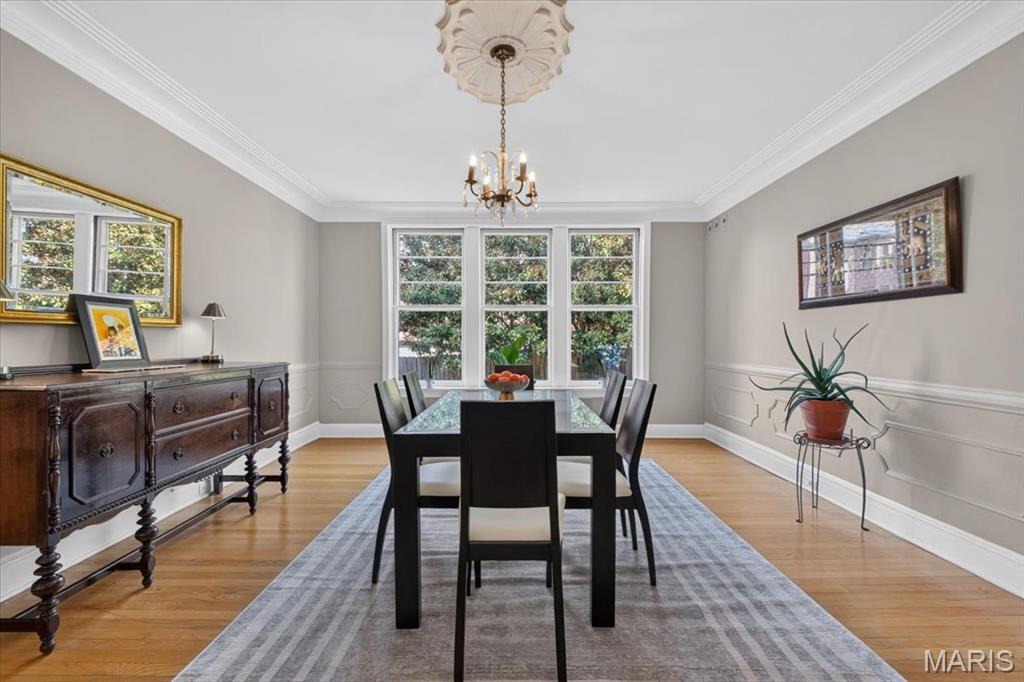 7507-7509 Cromwell Condo - Residential
