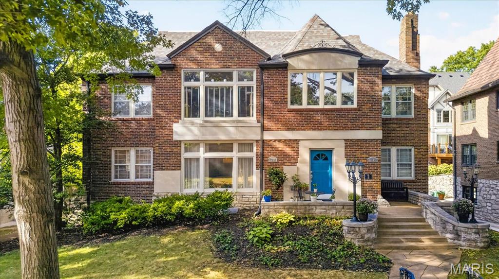 7507-7509 Cromwell Condo - Residential