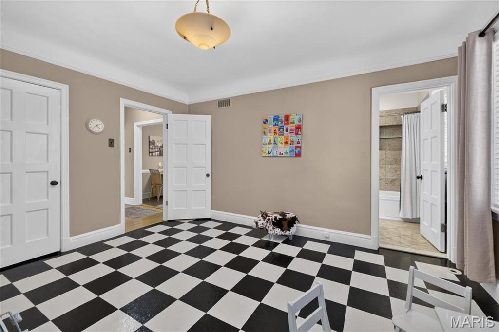 7507-7509 Cromwell Condo - Residential