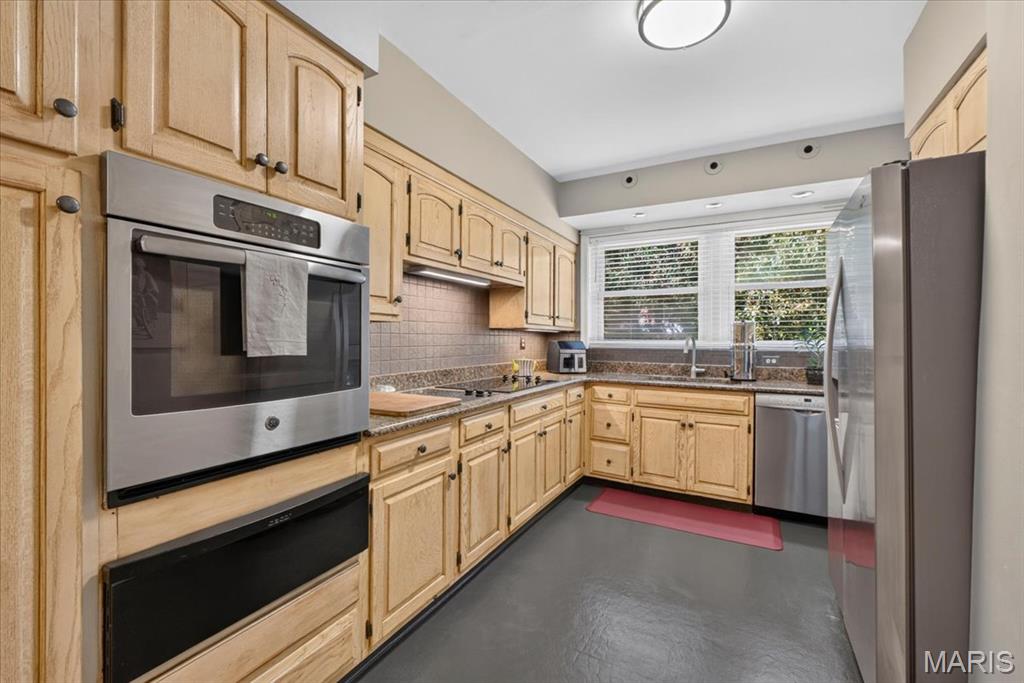 7507-7509 Cromwell Condo - Residential