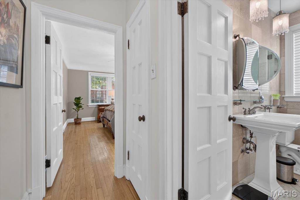 7507-7509 Cromwell Condo - Residential