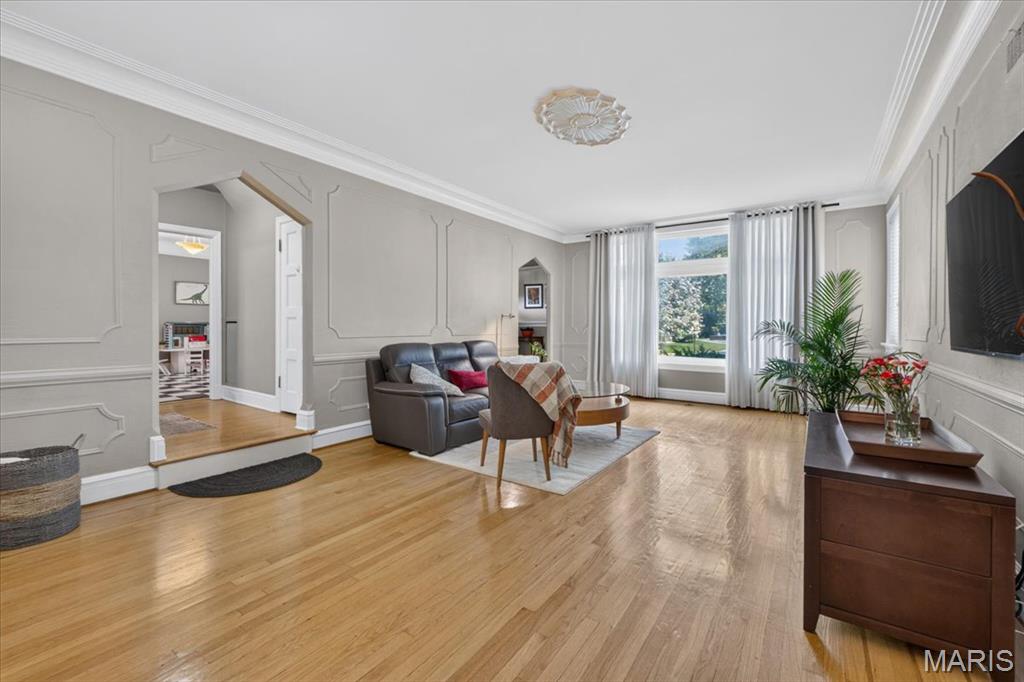 7507-7509 Cromwell Condo - Residential