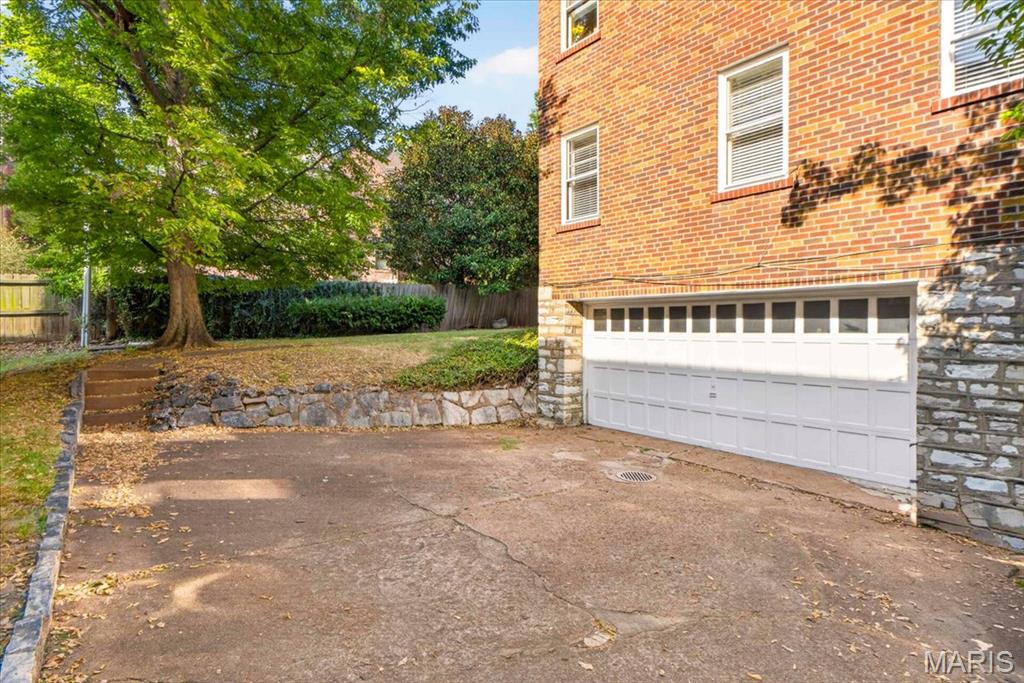 7507-7509 Cromwell Condo - Residential